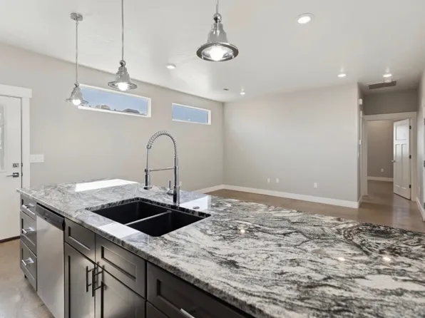 105 Black Rock Rd, Hurricane, UT 84737