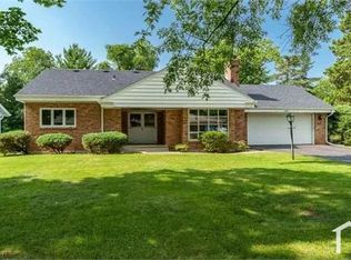 5803 Clarendon Dr, Rockford, IL 61114