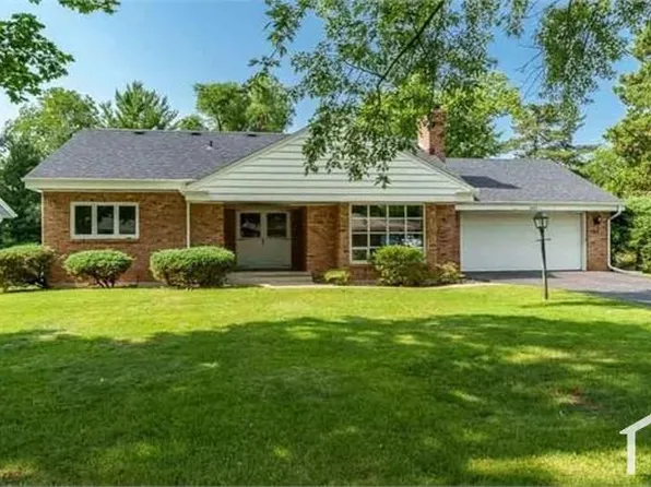 5803 Clarendon Dr, Rockford, IL 61114