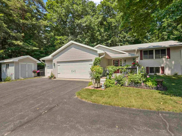 10159 Council Oak Dr, Traverse City, MI 49686