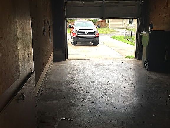 1 CAR GARAGE