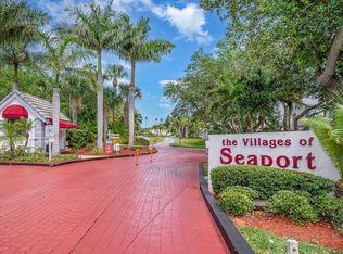 538 Beach Park Ln, Cape Canaveral, FL 32920