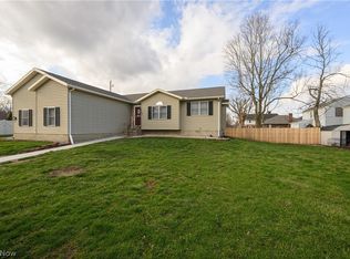 223 E 9th St, Uhrichsville, OH 44683