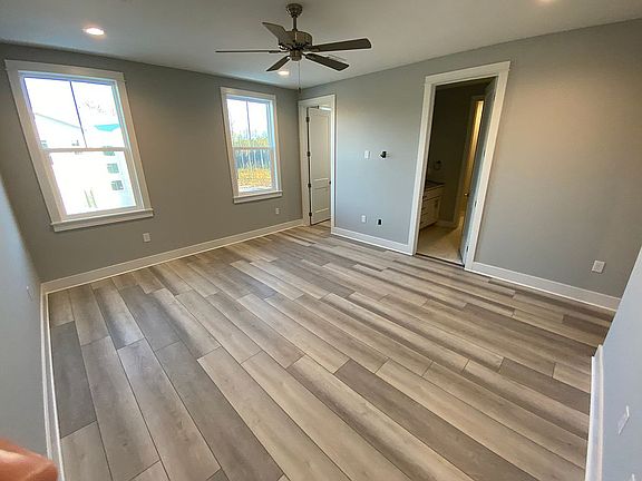 4th image of 48 Woodshire Dr