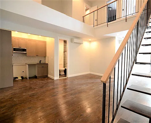 Rented by EXR | media 82