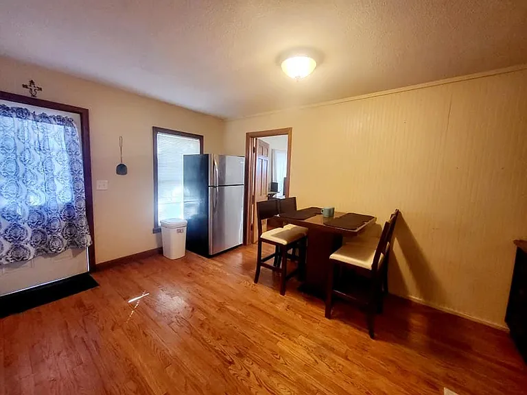 1546 Locust St — Photo 6