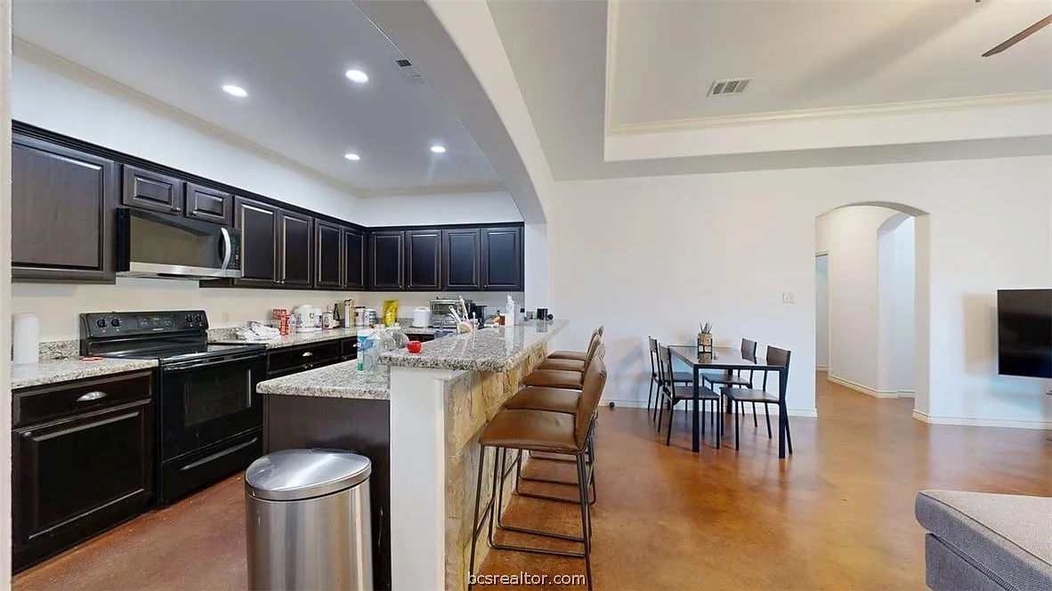 1 bed, 1.5 bath, 1858 sqft, $750 — Photo 4