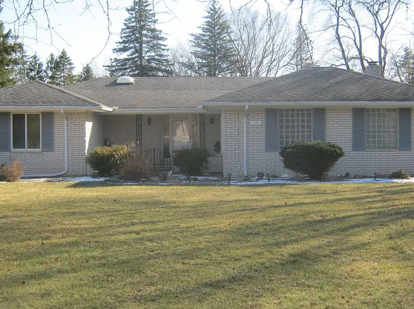 1041 Kingsview Ave, Rochester Hills, MI 48309