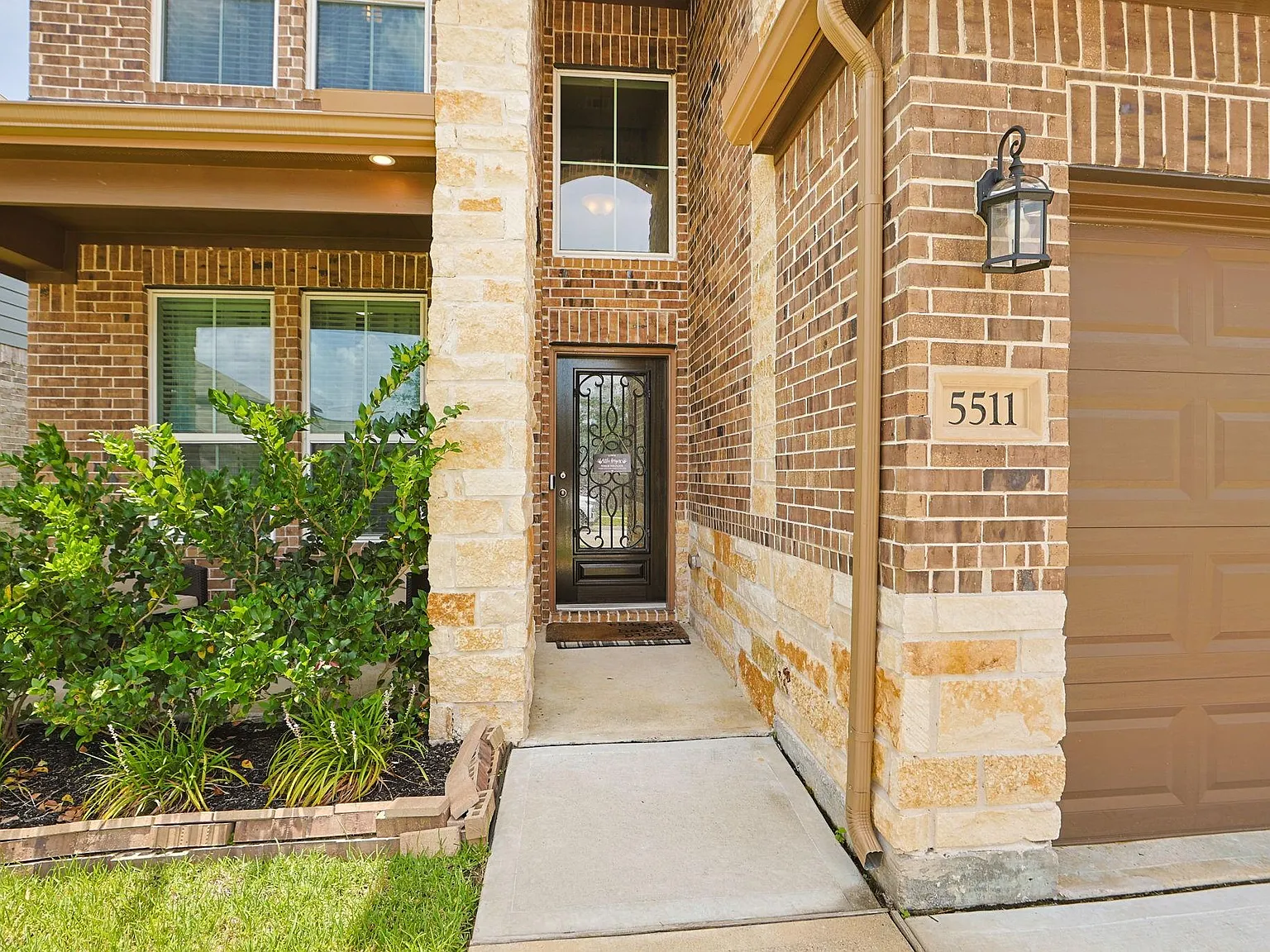 4 bed, 2.5 bath, 3025 sqft, $3,300 — Photo 2