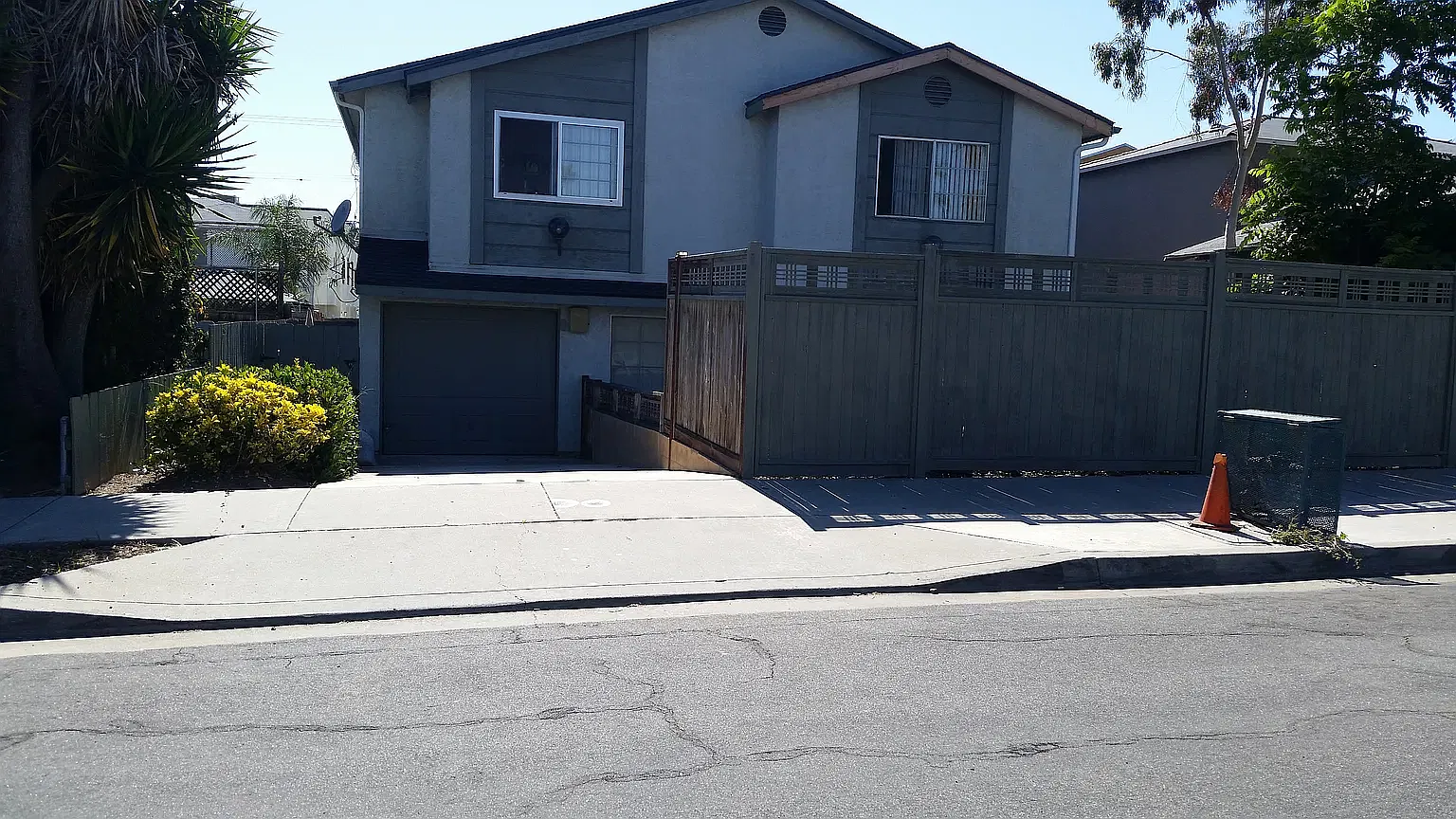 2 bed, 1300 sqft, $2,700 — Photo 1