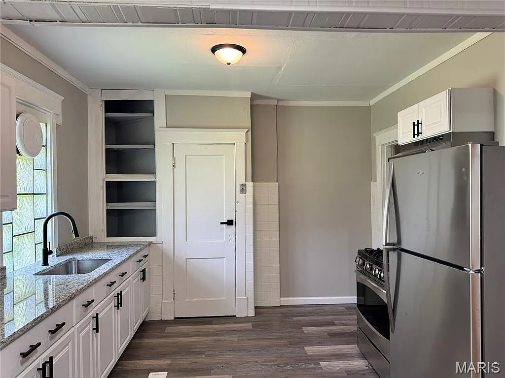 3 bed, 1.0 bath, 967 sqft, $1,600 — Photo 3