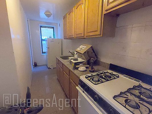 4th image of 14943 35th Ave APT 1H