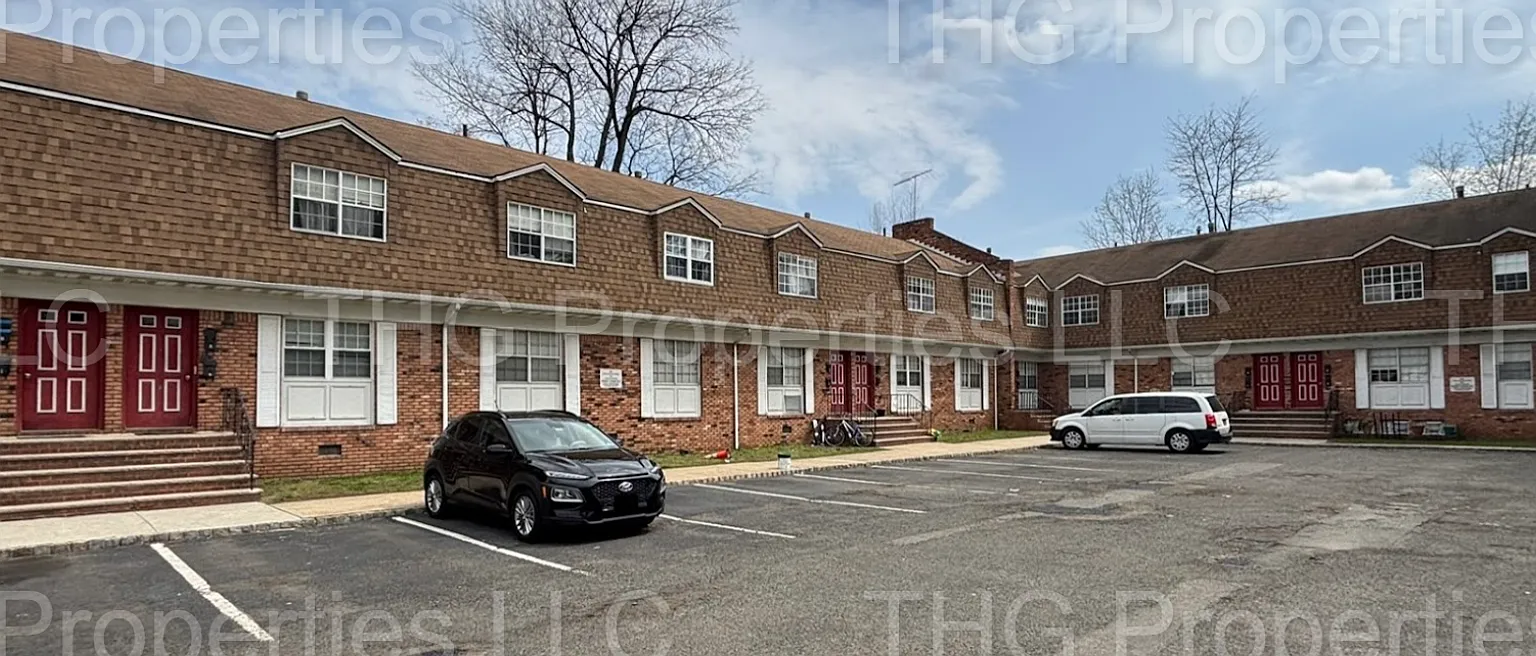 538 E Front — Photo 3