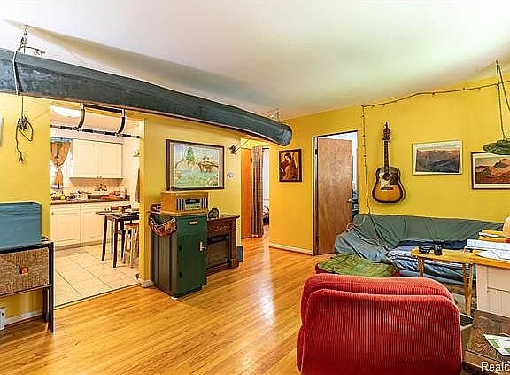 4th image of 403 Montgomery Ave