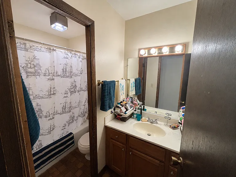 3445 N Oakland Ave — Photo 20