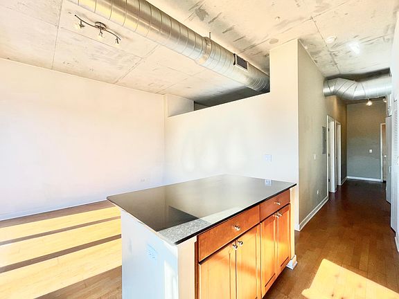 5th image of 1000 N Kingsbury St APT 501