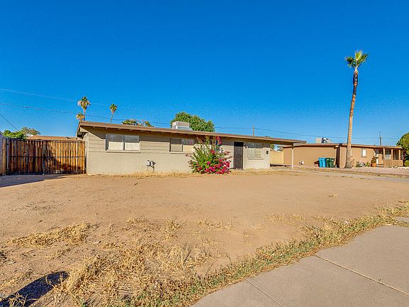 3rd image of 3122 W Country Gables Dr