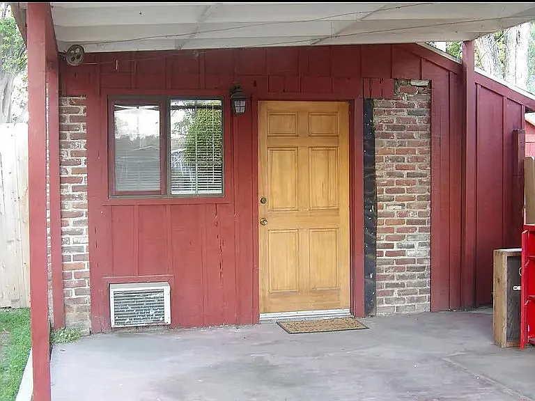 825 N Conyer St — Photo 1