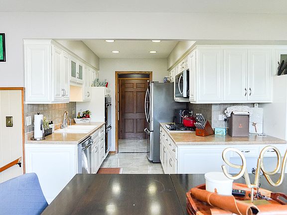 5th image of 16536 Maple Ct