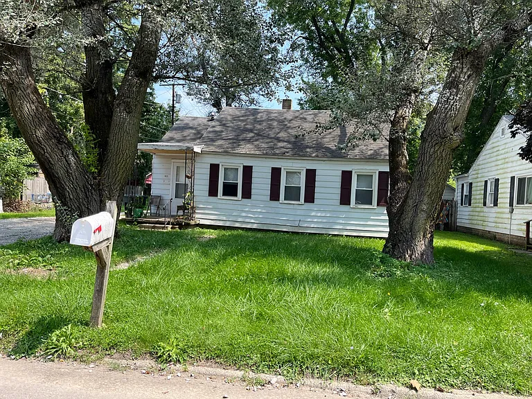 1904 S May Ave — Photo 1