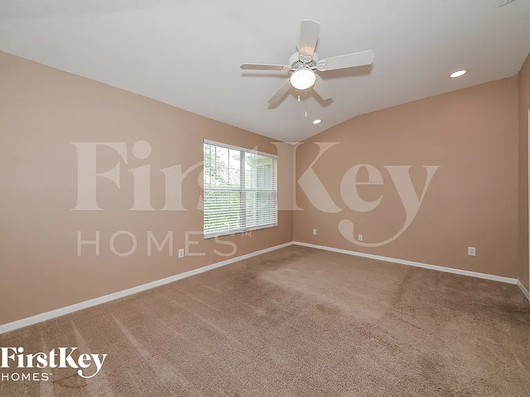 15825 Fishhawk Falls Dr — Photo 8