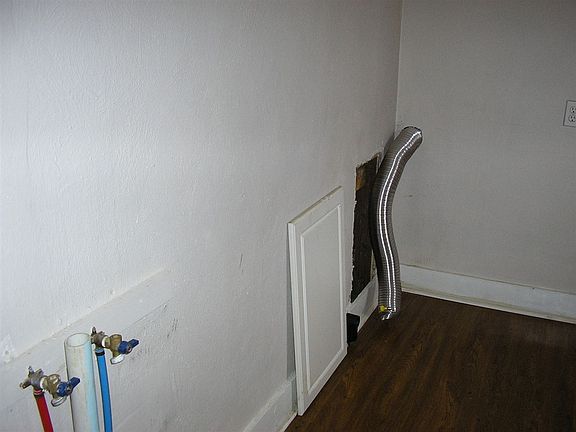 4th image of 1631 Sharon Dr