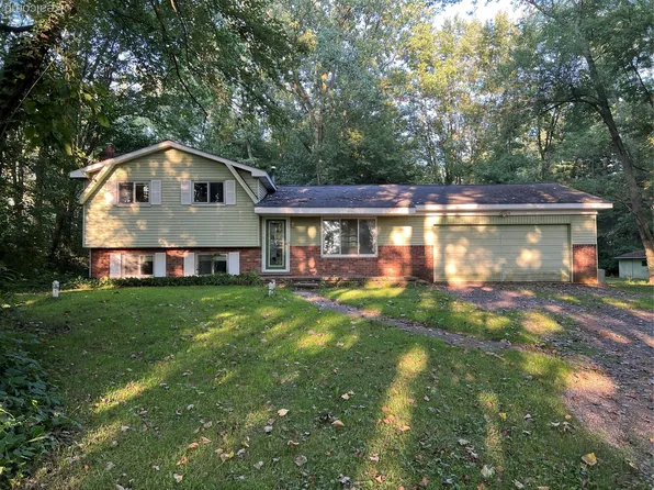 12352 Burns Rd, Carleton, MI 48117