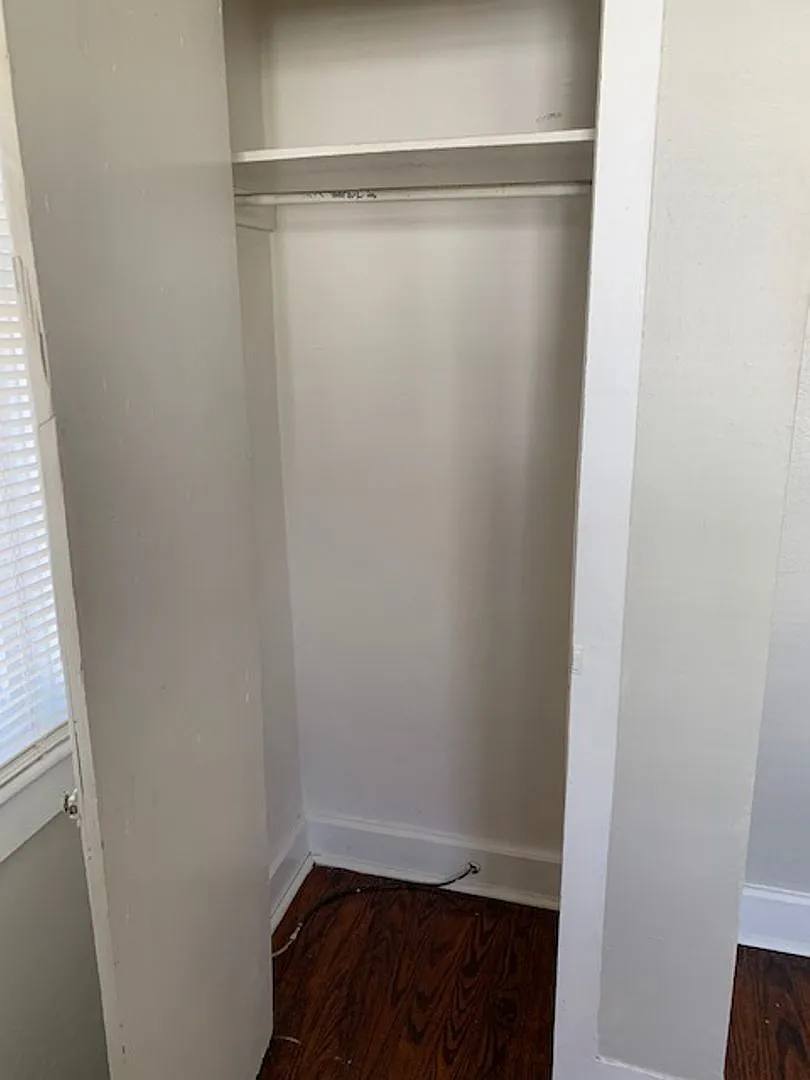 Convenient East 32nd Street Location Near Anderson and Truman Pkwy. — Photo 4
