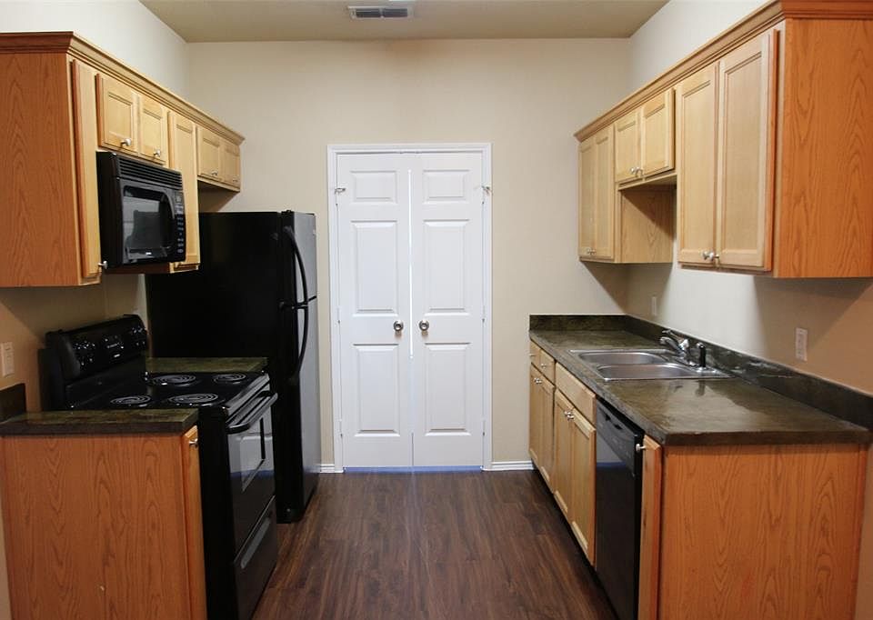 1st image of 101 Sunburst Ct #105