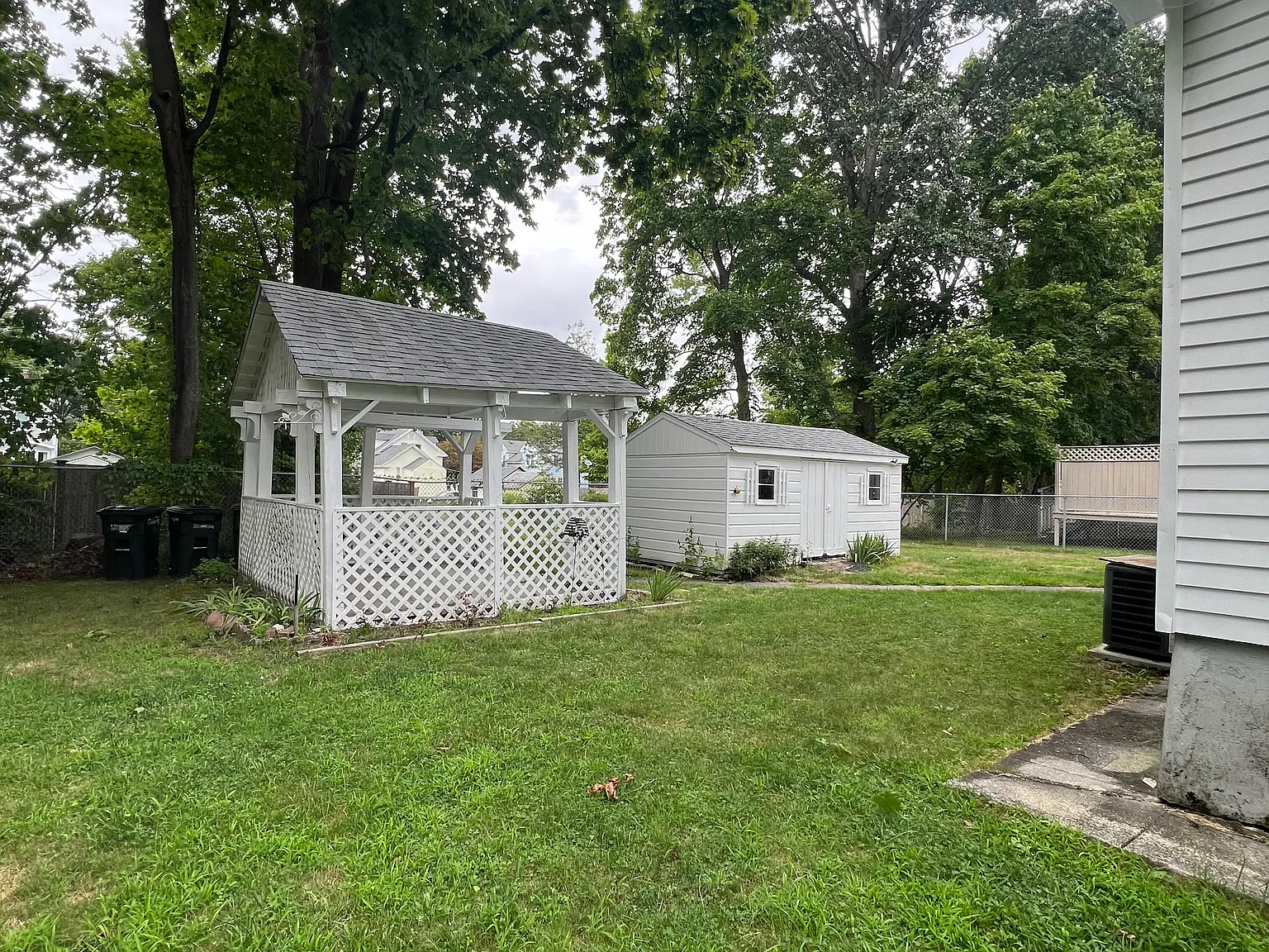5 bed, $4,000 — Photo 2