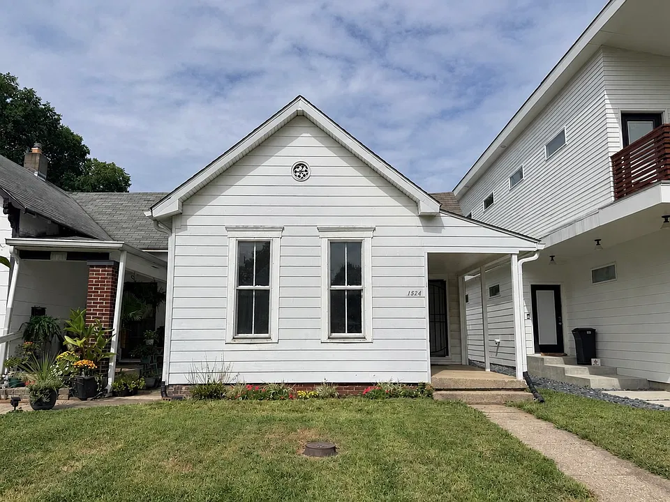 1524 Pleasant St