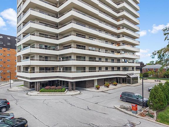 3rd image of 5151 Riverside Dr E #905