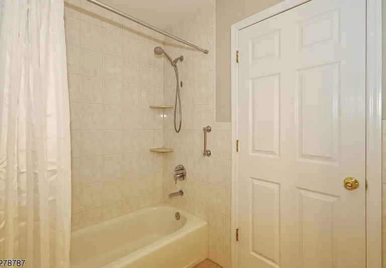 64 Park Ave — Photo 18