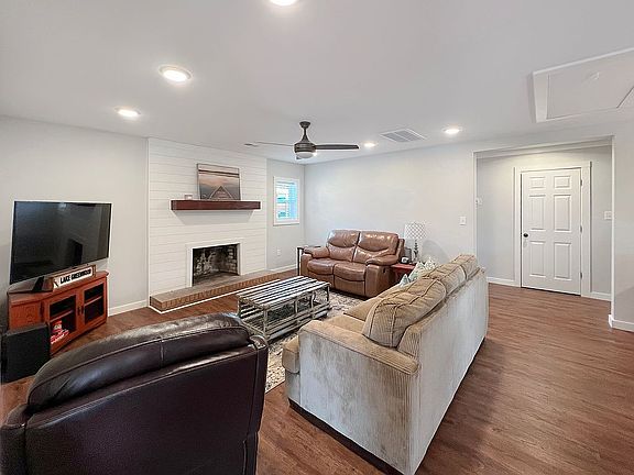 5th image of 221 Bluff Rd