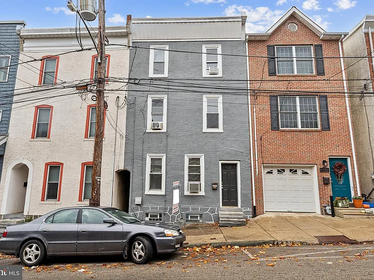 4658 Mansion St — Photo 1