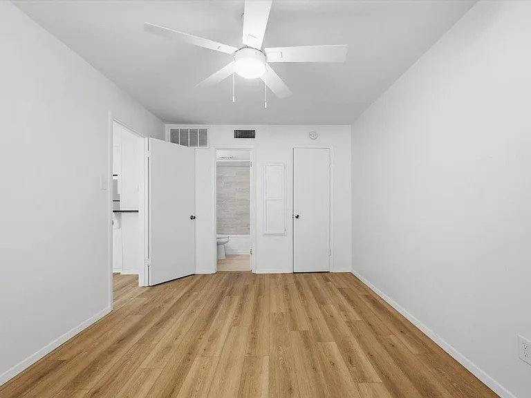 133 N Bailey Ave — Photo 19