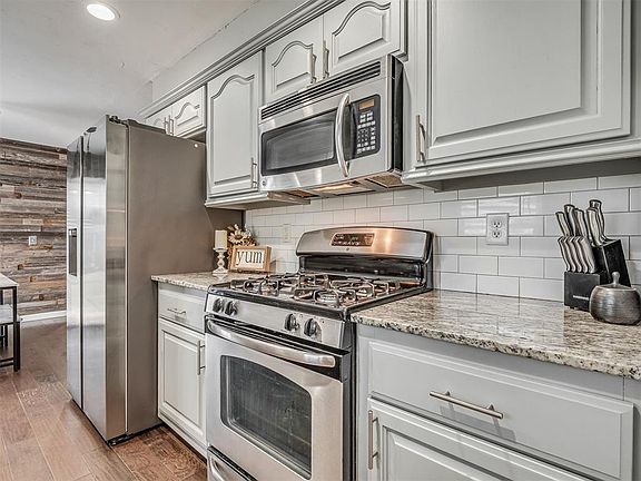 3rd image of 8636 Ambassador Rd