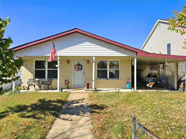 718 S 3rd St, De Soto, MO 63020