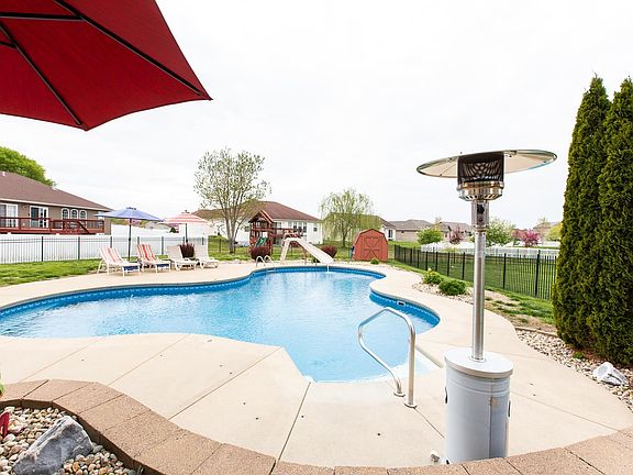 4th image of 805 Indian Prairie Dr