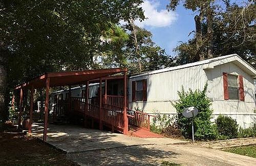 3Bed 2 bath new carpet new paint