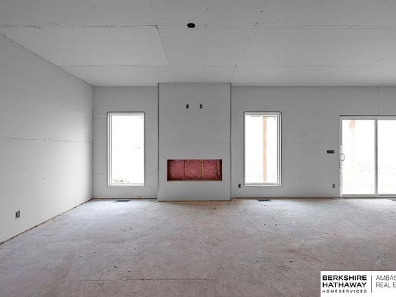 4th image of 10436 Cody St
