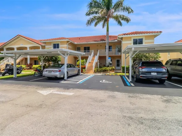 196 Furse Lakes Cir APT A6, Naples, FL 34104