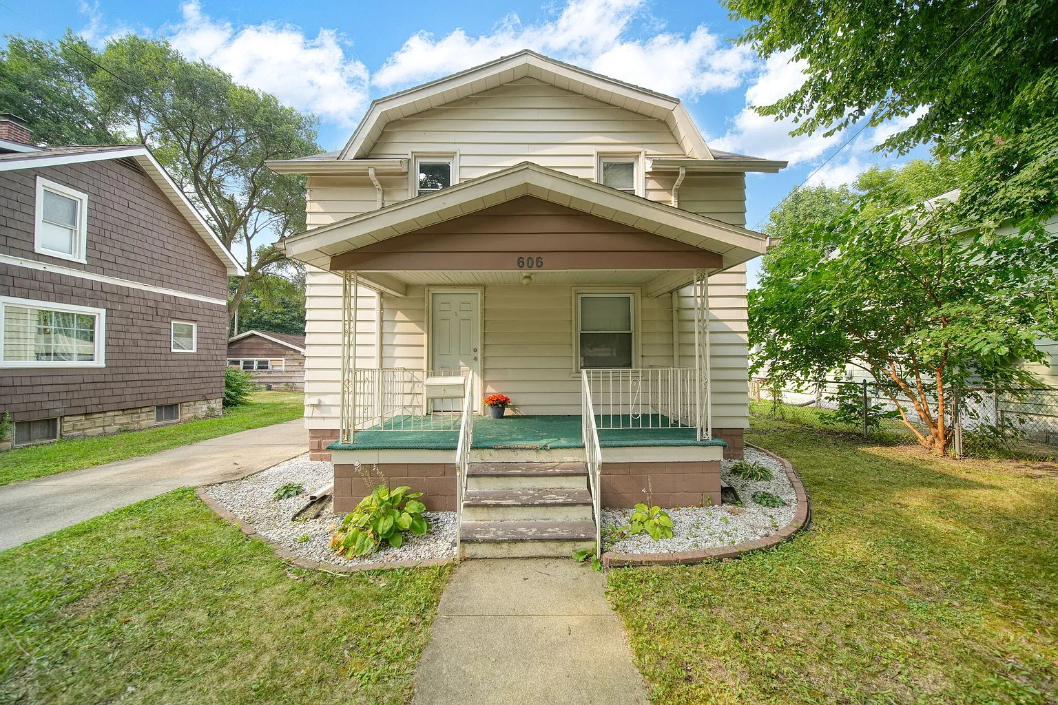 606 Ryan St photo 1