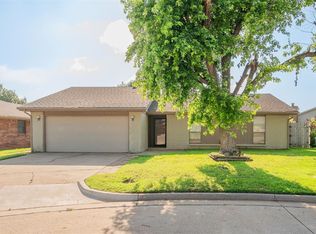10008 Carnie Cir, Yukon, OK 73099