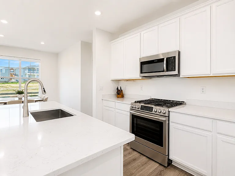 751 Columbia St — Photo 4