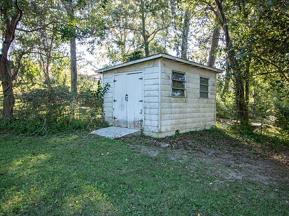 4th image of 207 Rosemary Ln