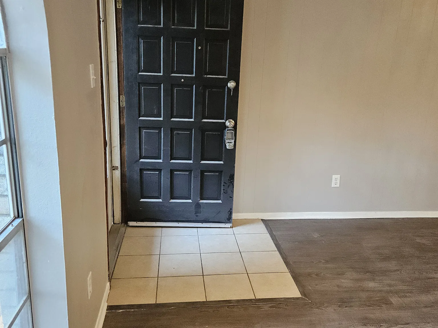 2 bed, 1054 sqft, $1,800 — Photo 1