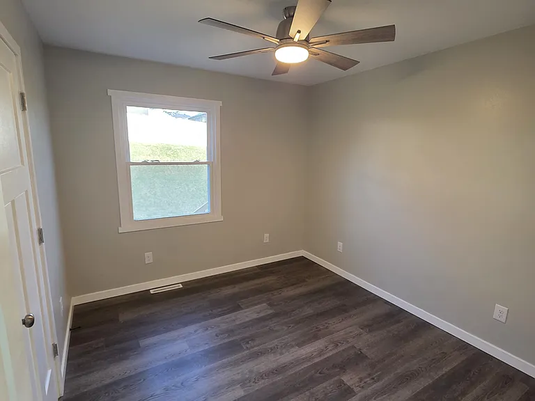 1612 Butterfield Rd — Photo 5