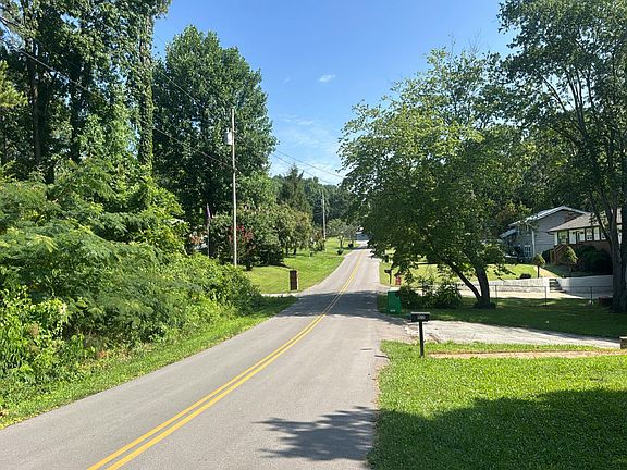 5th image of 972 W Circle Dr