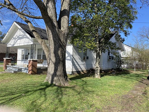 2nd image of 208 3rd Ave NW